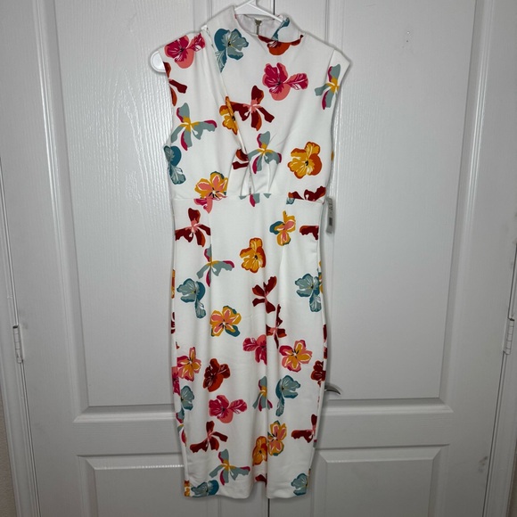 Alexia Admor Elouise Floral Sleeveless Press - Picture 2 of 6